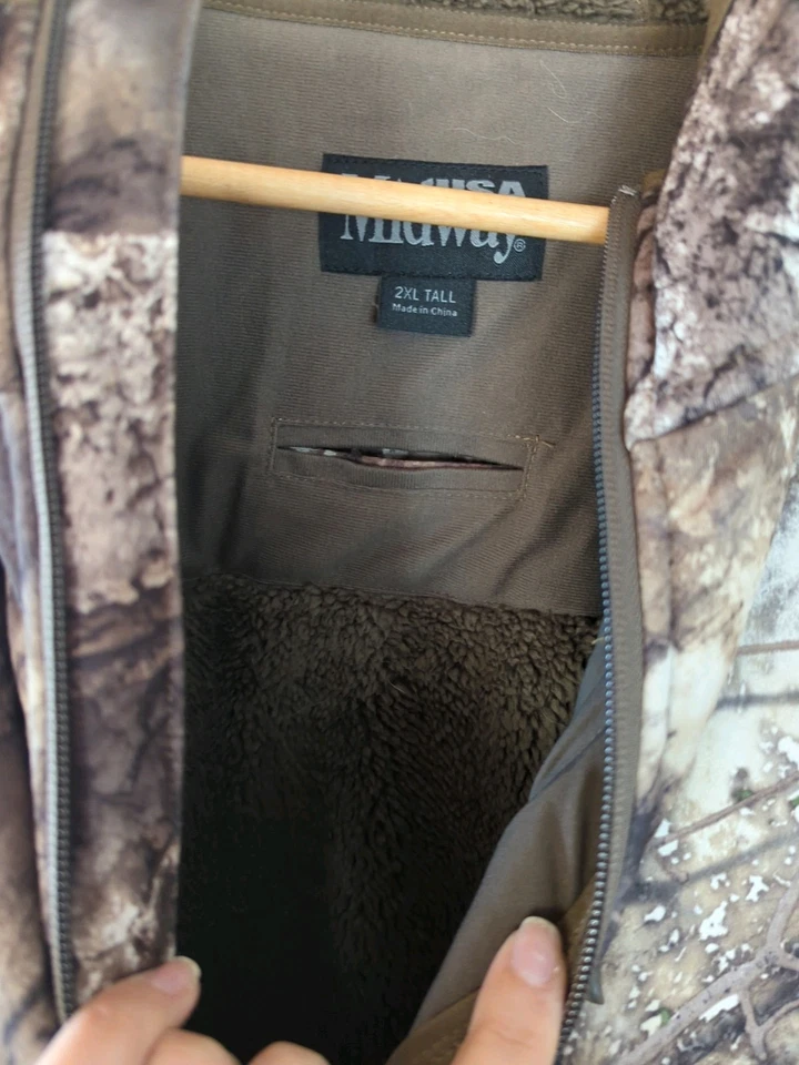 Midway USA Realtree APX Sherpa Lined Camo Pulloy Vest size 2 XL Long (2 XLL) - Image 4 of 4