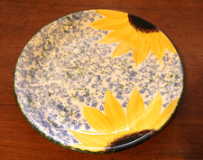 A Poole Pottery Vincent Sunflower 10 3/4" Dinner Plate. Pre-loved. (CS)