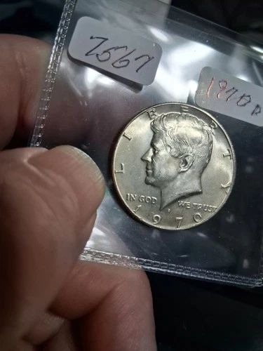 1970 D KENNEDY SILVER HALF DOLLAR - UNCIRCULATED - LOW MINTAGE SEMI KEY DATE