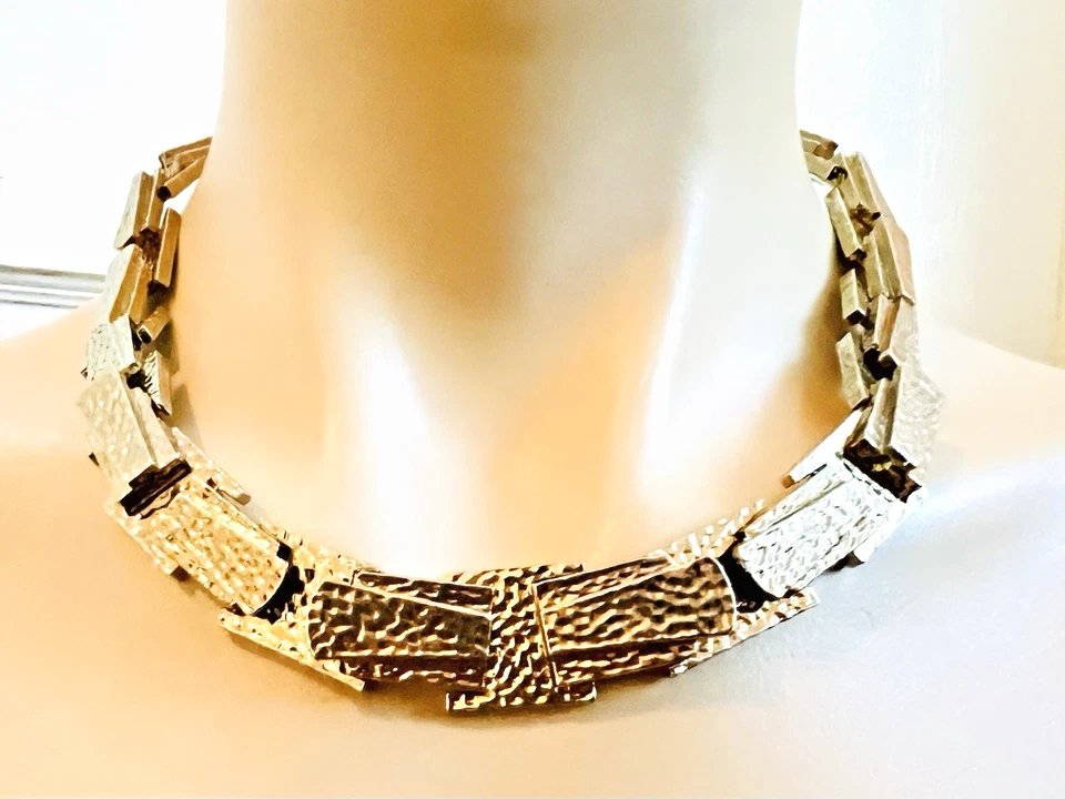 Collar Gargantilla Cadena Tono Dorado Apilado Modernista Pesado Tejido St. John Foto 3 de 4