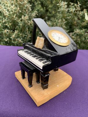 Vintage Baby Grand Piano Liberace Ivory Keys Black NIKKO CLOCK