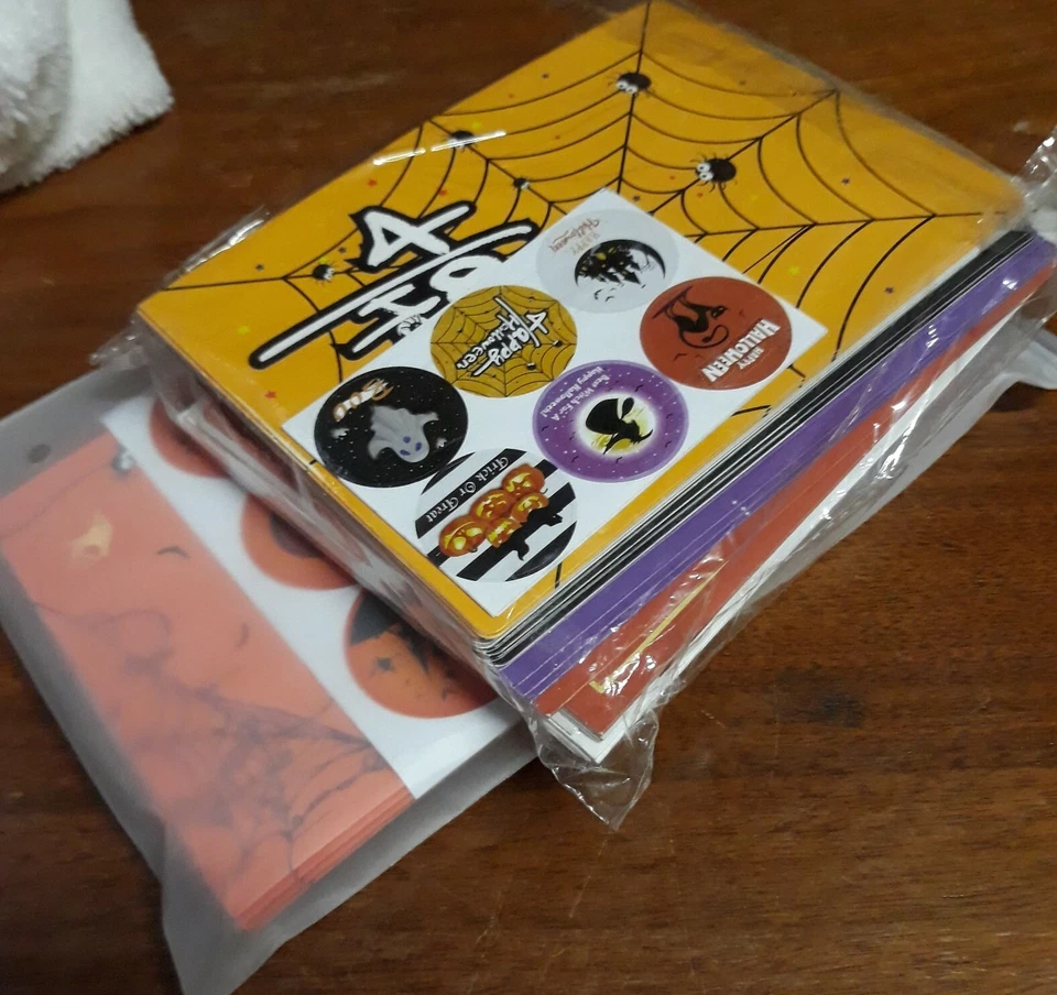 Pack de 24 tarjetas de Halloween con sobres paquete de 12 bolsas de regalos Foto 2 de 4