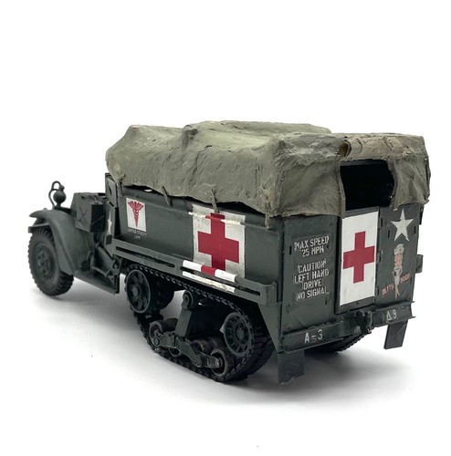 Gonio Halftrack U.S.A. US Army Ambulance Red Cross with Accessories, 1:24, RV16 - Picture 5 of 11