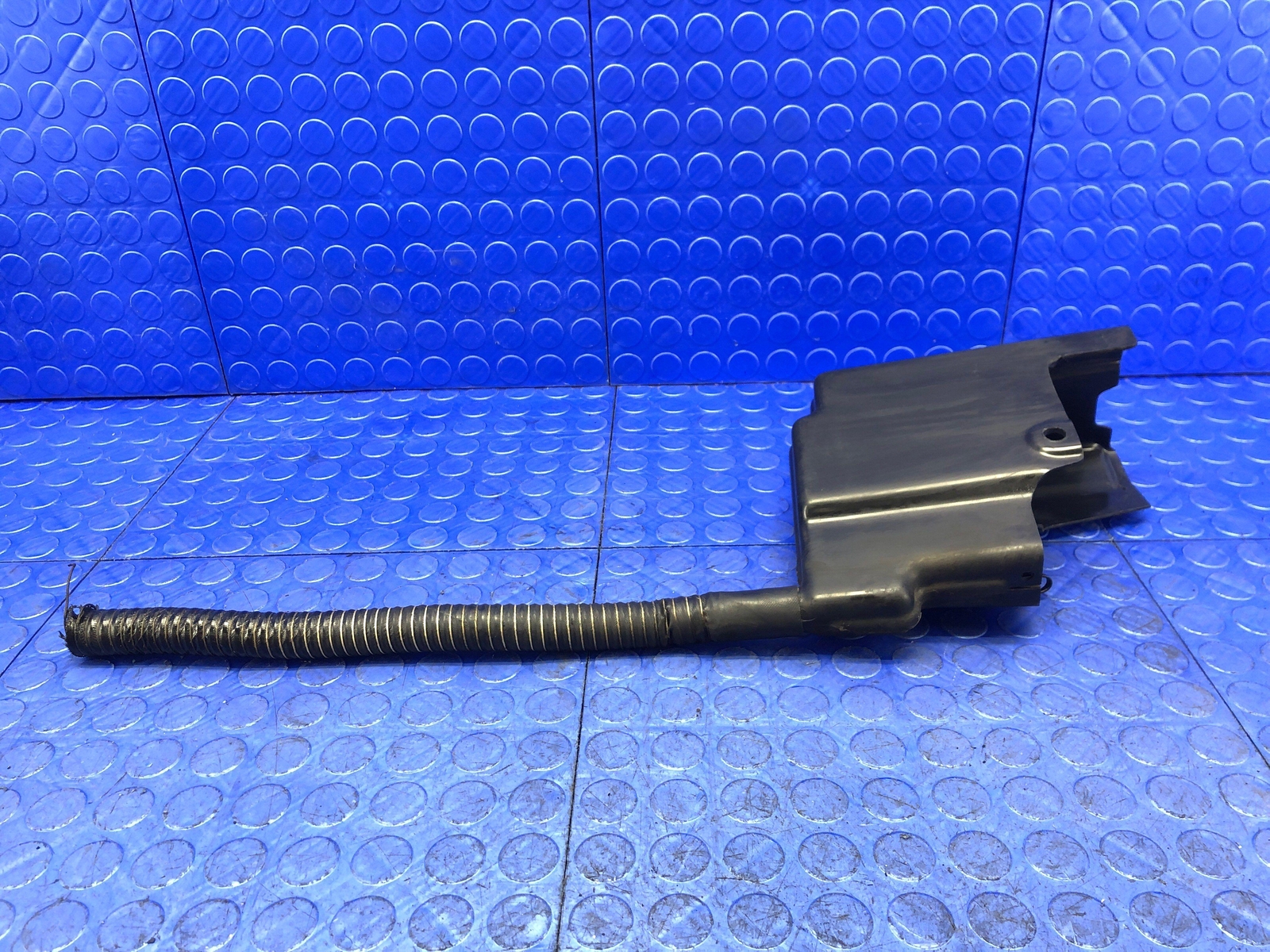 LAMBORGHINI GALLARDO OEM REAR RIGHT WATER DRIP TRAY BOTTLE 407813954