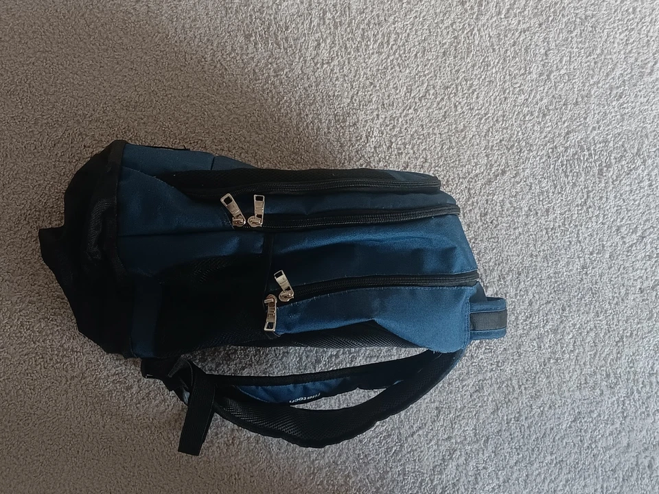 Fila Mochila Teal Portátil Morado y Verde Nueva con Etiquetas Foto 3 de 3