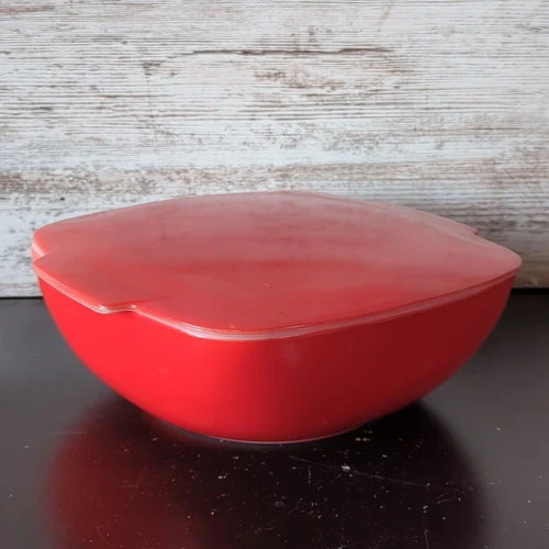 PYREX 525B-025 Red Square Bowl  2.5 Quart Vintage With Lid