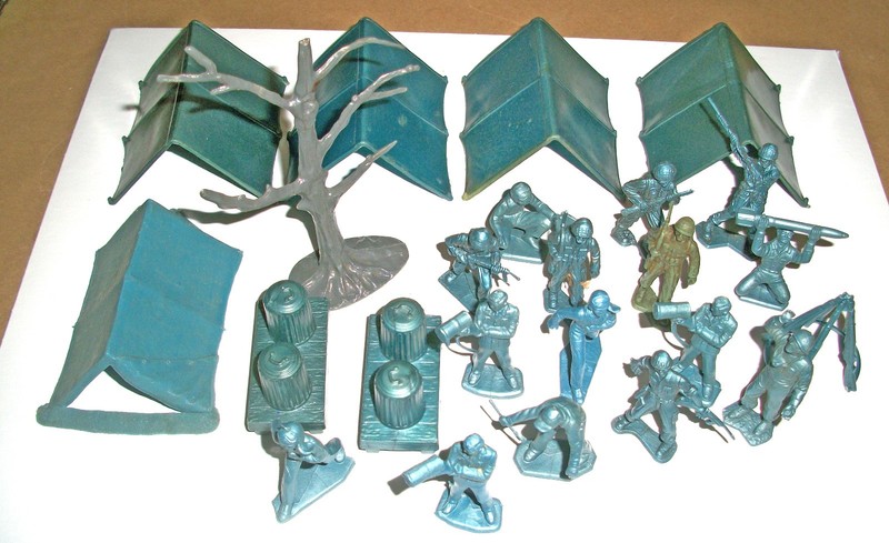 MPC and Marx Marines and accessories, tents, trash cans