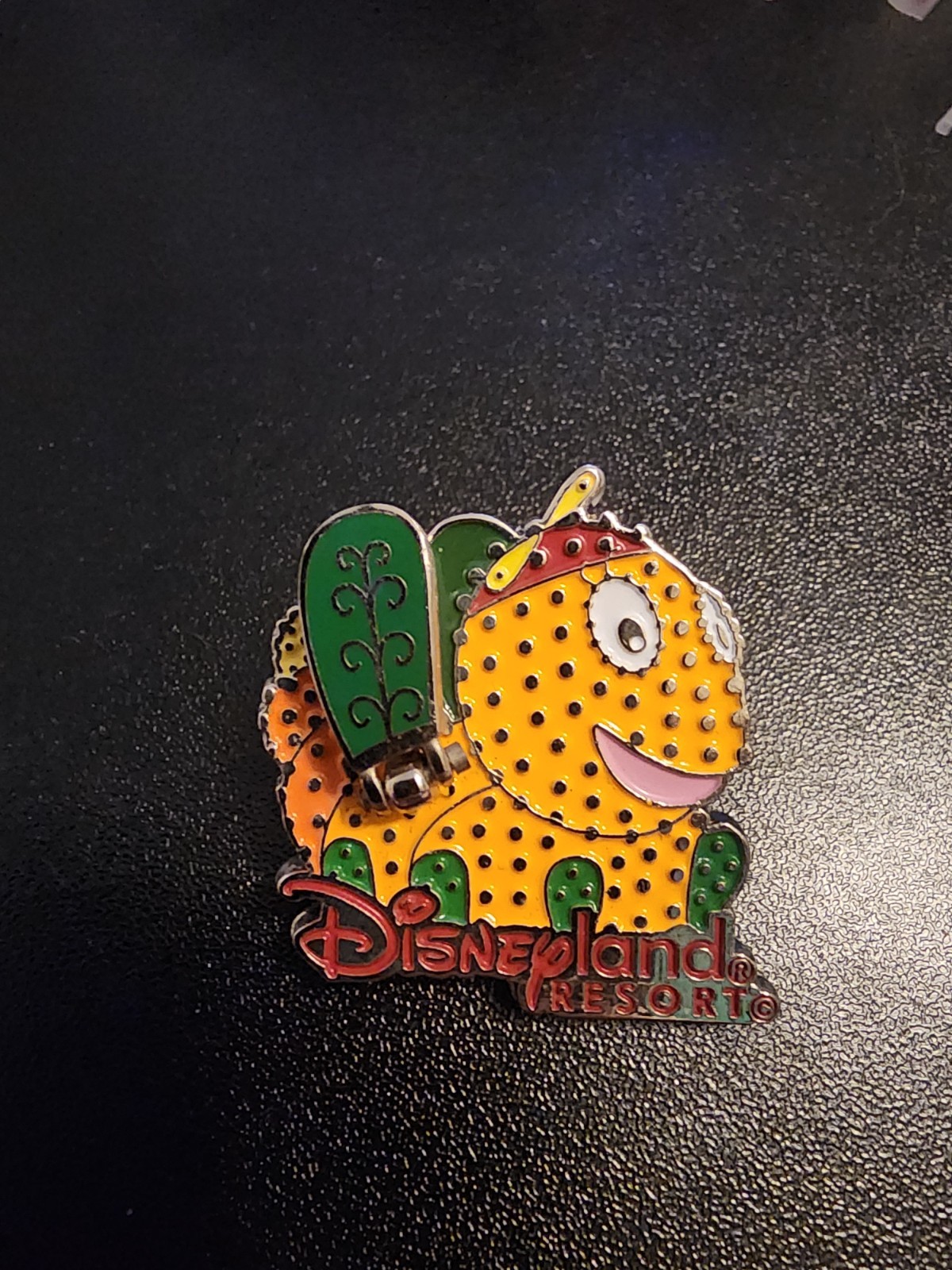 Disney Pin DLR Electrical Parade Lightning Bug
