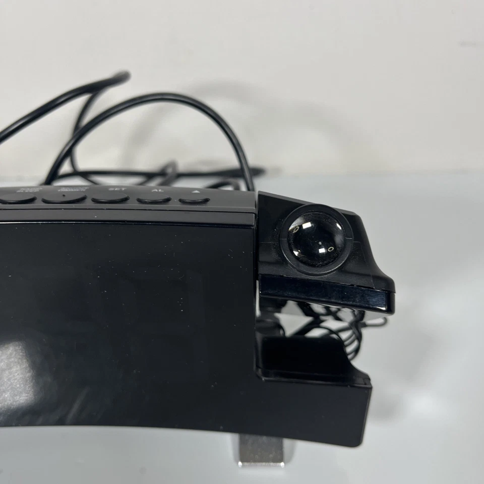 Digital Projection Dual Alarm Clock Radio Alarm Clock Curved Screen Black - Image 4 of 4