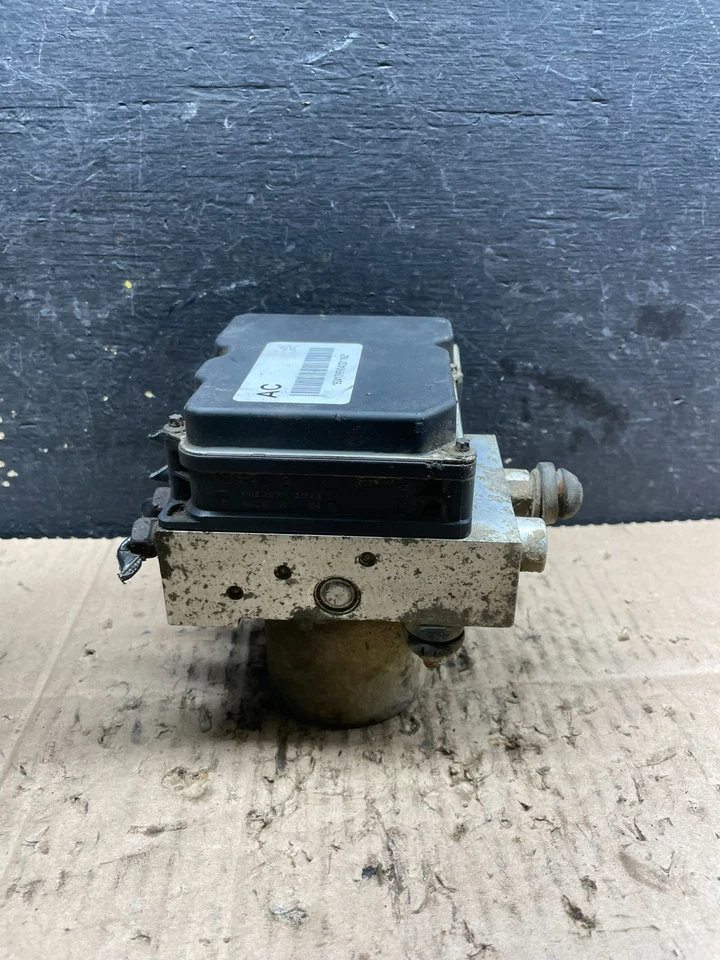 1996 1999 Chevrolet Tahoe s10 Blazer ABS Anti Lock Brake Pump OEM q6176 DG - Image 2 of 4