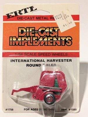 Vintage ERTL red International Harvester Round Baler, 1:64 Diecast, NEW/MOC