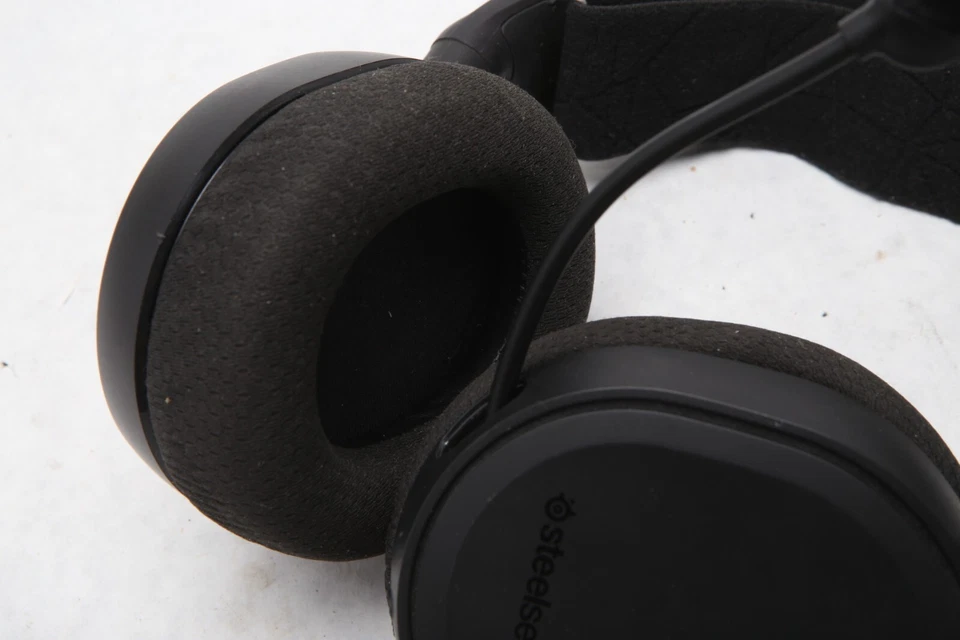 STEELSERIES ARCTIS 5 BLACK 61504 7.1 Channel Ear-Cup (Over the Ear) C21 - Image 3 of 4