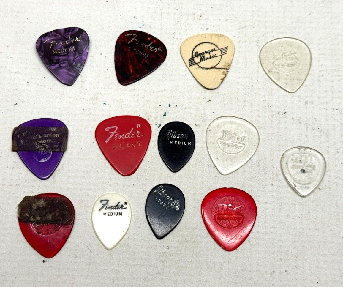 Lot of 13 Vintage Guitar Picks Fender, Jim Dunlop, Gibson,