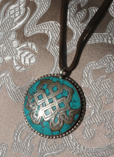 Amulett ENDLOSER KNOTEN für ewige Liebe aus Nepal in Türkis+ dickes Yaklederband - Bild 1 von 3