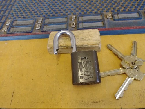 Vintage Best Frigidaire Padlock with key and control/master  B56 4 7 pin D keywa image 9