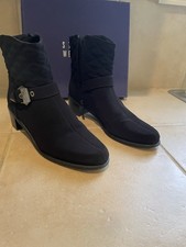 Stuart Weitzman bootie, Black Suede, 8 narrow
