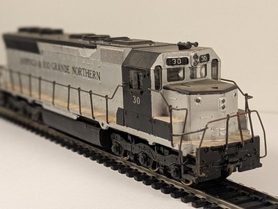 Atlas HO Scale GP38 ''Domingo & Rio Grande Northern'' - umlackiert - Ersatzteile/Reparatur