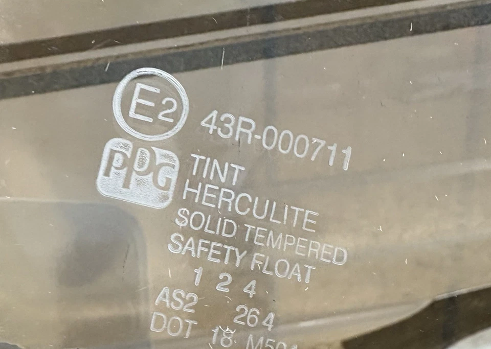 1995-2002 Jeep Cherokee quarter glass (RH passenger side) front quarter window - Image 3 of 4