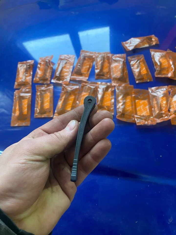 Manija capó mercedes-benz w123 1976-1985. Foto 4 de 4