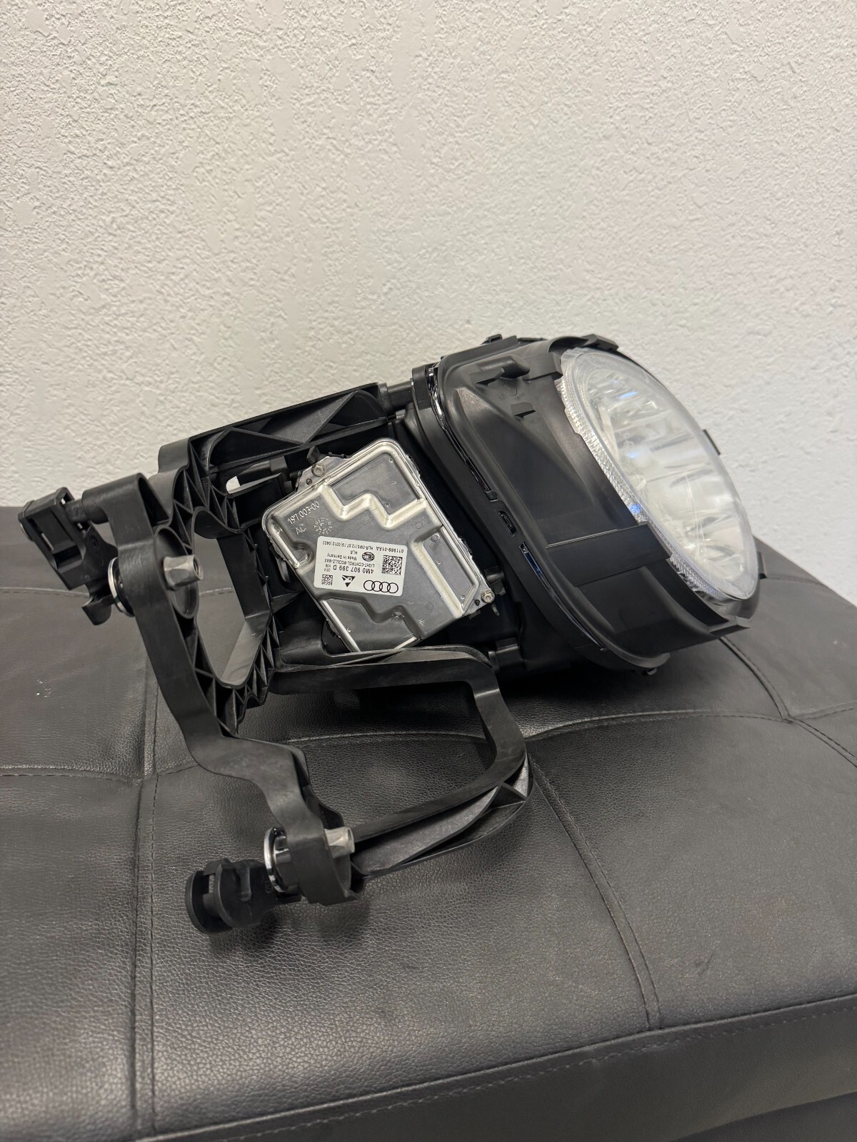 2017-2019 Bentley Bentayga Right Side Headlight (Passenger Side)