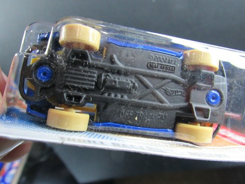 BLUE OFF TRACK THRILL RACERS DESERT 2010 SHORT CARD HOT WHEELS 1/64 DIECAST CAR - Picture 7 of 7