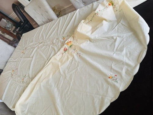VTG TABLECLOTH OVAL HAND EMBROIDERED CROSS STITCH ROSES LACE 66x94” SCALLOPED - Picture 12 of 18