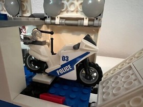 LEGO CITY: Mobile Command Center (60139); USED; COMPLETE with Instructions