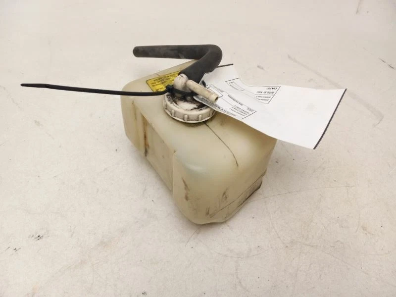 Mitsubishi Montero 1999 depósito de refrigerante Foto 2 de 4