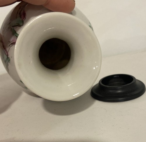 Vintage Chinese Porcelain Miniature Vase. Many Characters - Picture 6 of 6