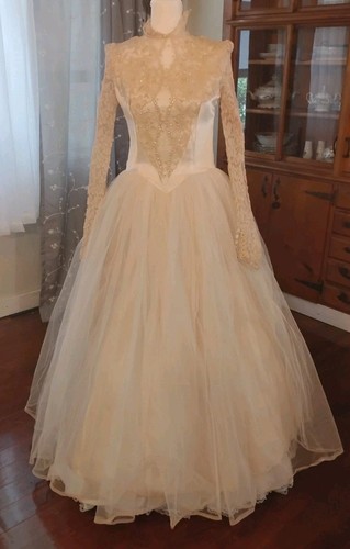 Brautkleid aus Tüll nach Maß Satin und Spitze Brautkleid