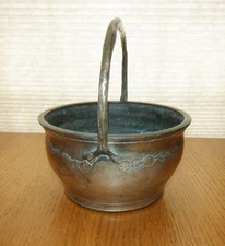 Vtg. Primitive Copper Cauldron Pot Kettle Planter w/Hammered Handle ~ 9.5"