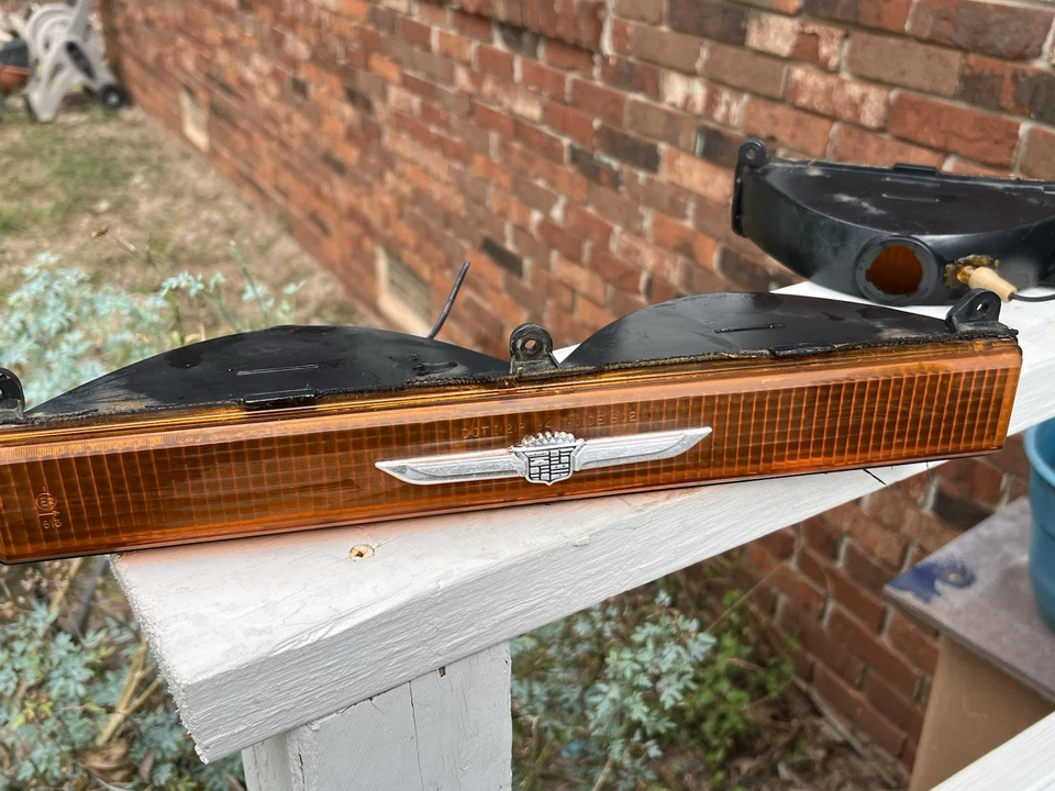 Pair (LH/RH) 1980-1989 Cadillac Fleetwood Brougham Parking Lights Turn Signals - Image 3 of 4