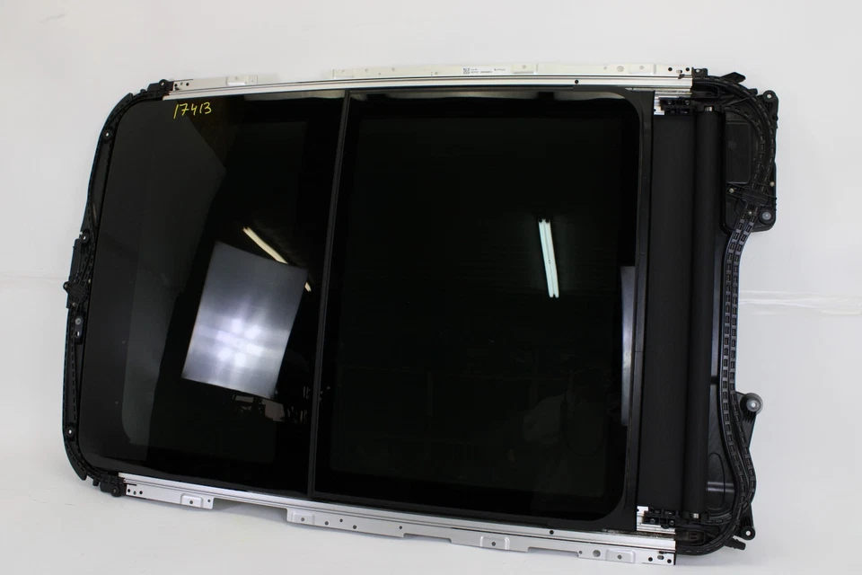 2023 - 2025 BMW U11 X1 PANORAMIC ROOF SUNROOF MOONROOF  ASSEMBLY OEM # 17413 Foto 2 de 4