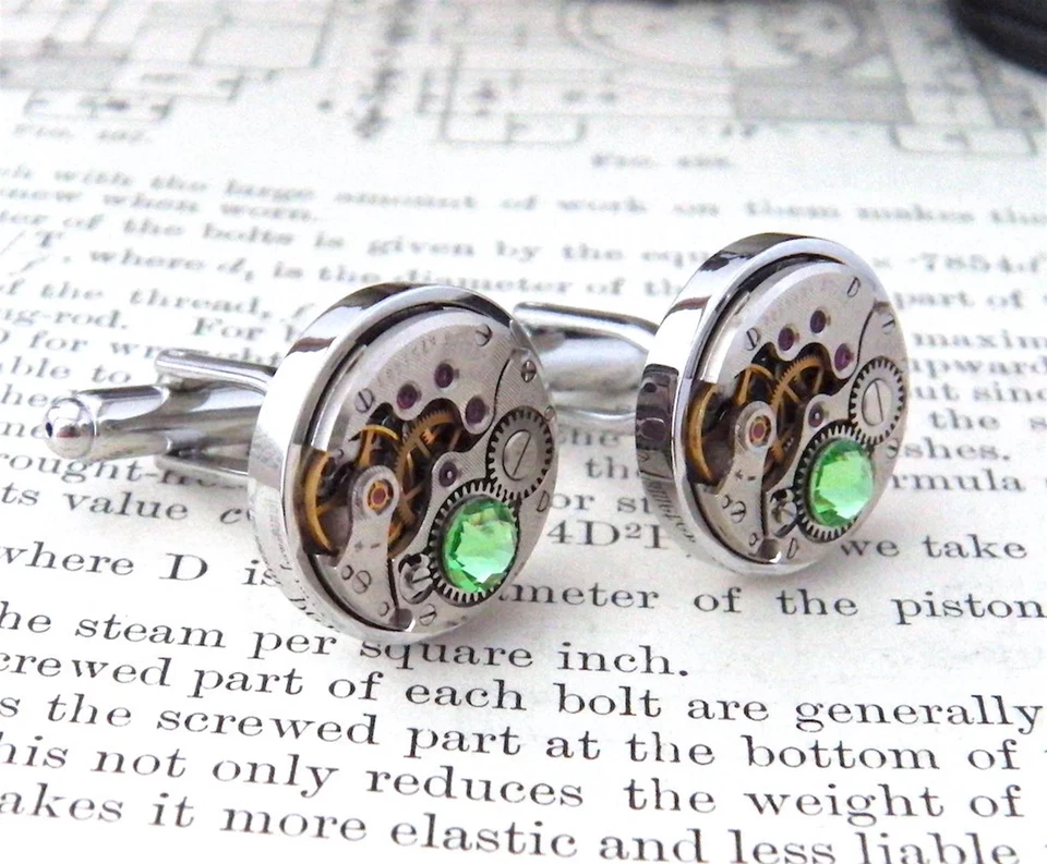 Gemelos Peridoto Steampunk con movimientos de reloj vintage. Regalos inusuales para hombre. Foto 3 de 4