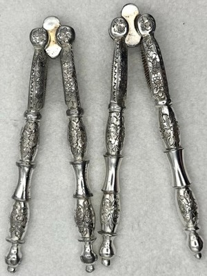Antikes Walker & Hall verziertes versilbertes Nussknacker Set - 2 Sets und Etui.