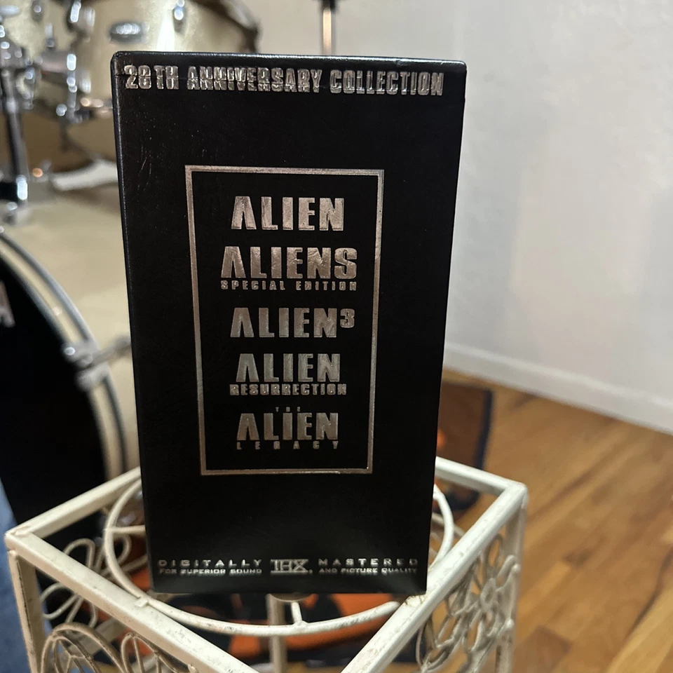 20th Anniversary Collection: The Alien Legacy (VHS 1999 5-Film Box Set) Complete Foto 2 de 4