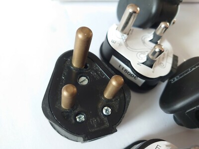 5 x HDPT15B 15A Permaplug Rundstiftstecker und 1 x Duraplug 240V BS 546