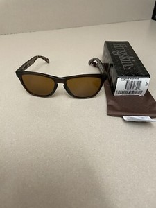 fake frogskins