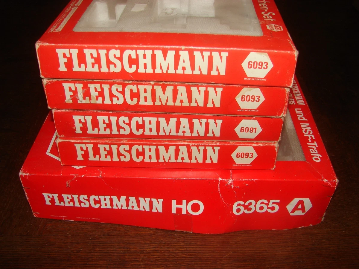 Lot De 89 Boîtiers De Commande Et Signaux Fleischmann HO Trains électriques