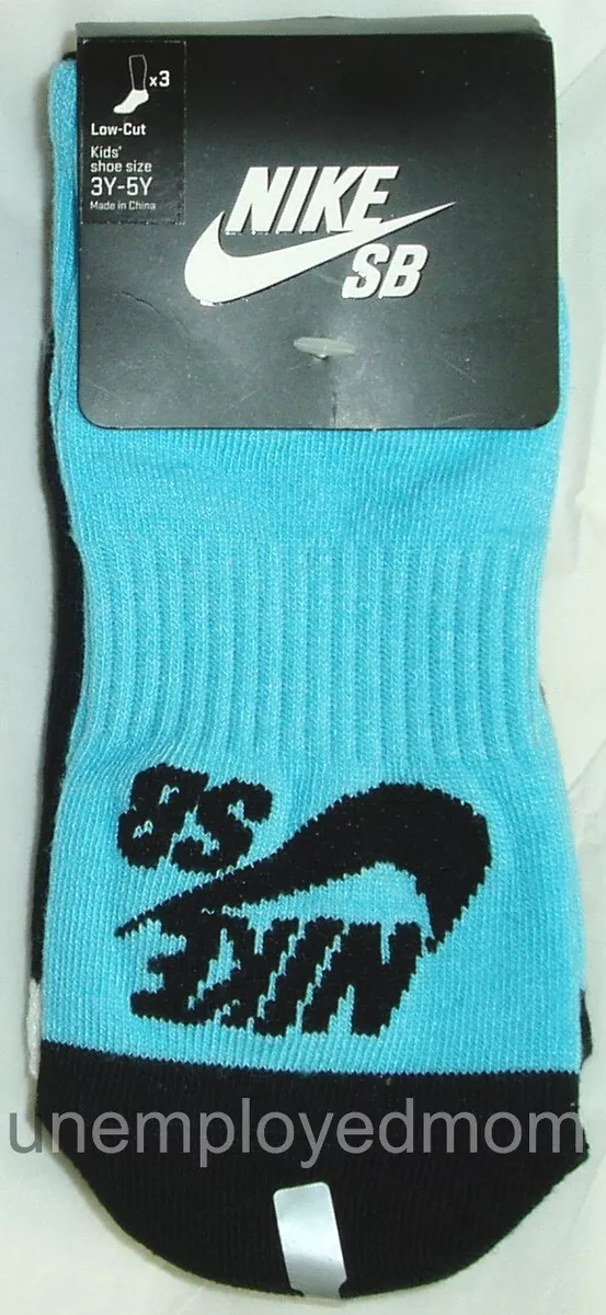 Girls wearing nike outlet socks
