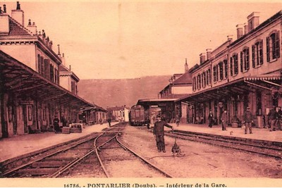 PONTARLIER: station interior - very good condition