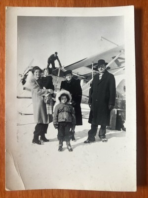 Vtg Photo Family Getting Small Airplane Lake Ontario Plane ID'd 1947 