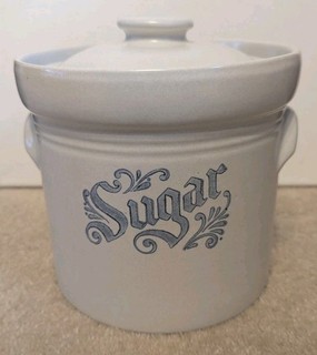 Vintage Pfalzgraff Yorktowne 507 2 1/2 Quart Sugar Canister W/ Lid