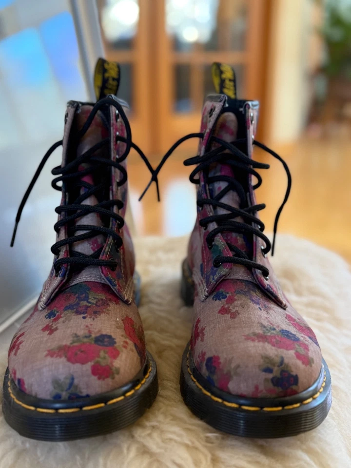 Botas de Combate Dr.Martens Florales Edición Limitada Mujer Talla 8, NUEVAS CON ETIQUETAS ¡EXCELENTE! Foto 3 de 4