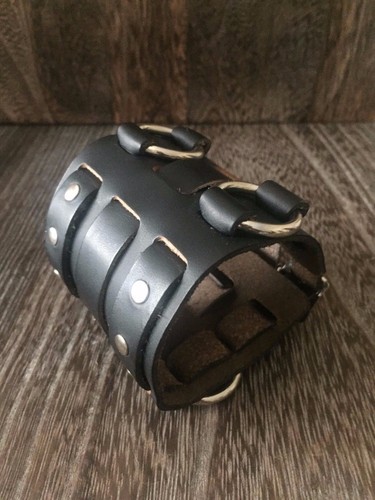 VINTAGE 1980'S PUNK ROCK DEADSTOCK TRIPLE BUCKLE BLACK LEATHER MENS WRISTBAND - Picture 6 of 12