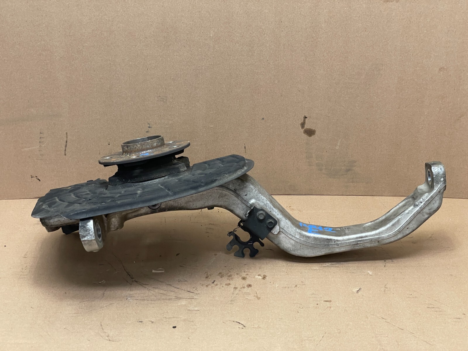 2017 2018 Maserati Levante Front Left Driver Spindle Knuckle Hub AWD 1442 OEM