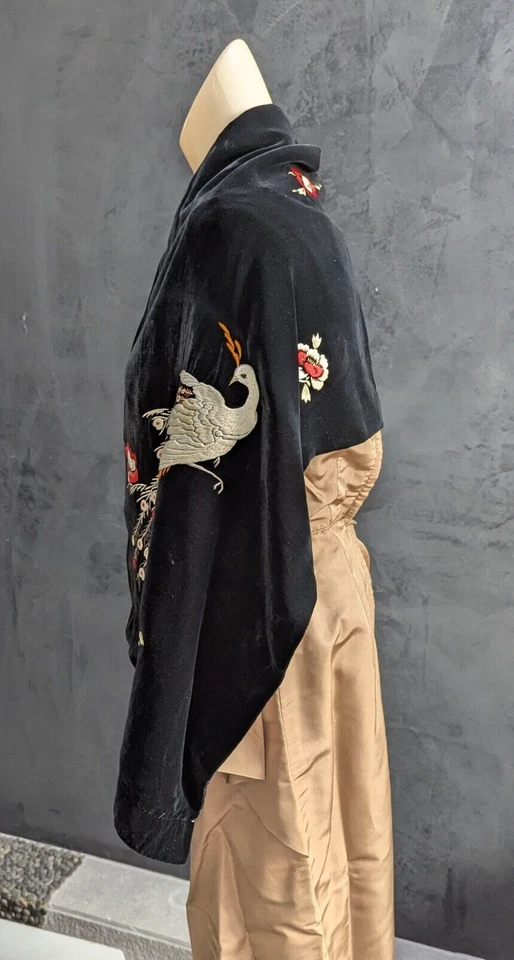 De colección Negro Terciopelo Seda Bordado Pavo Real Chal Estola Envoltura Forro Seda 55" x 18" Foto 2 de 4