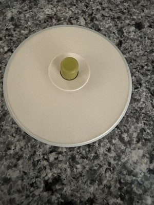 Tupperware Push Button Lid #801 EUC!