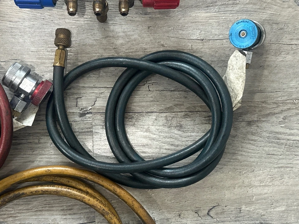 Juego de manómetros de climatización de latón vintage con mangueras Parker y componentes mixtos Foto 3 de 4