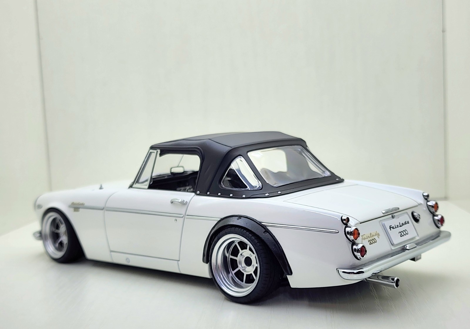 AUTOart Datsun Fairlady 2000 SR311 White 77433
